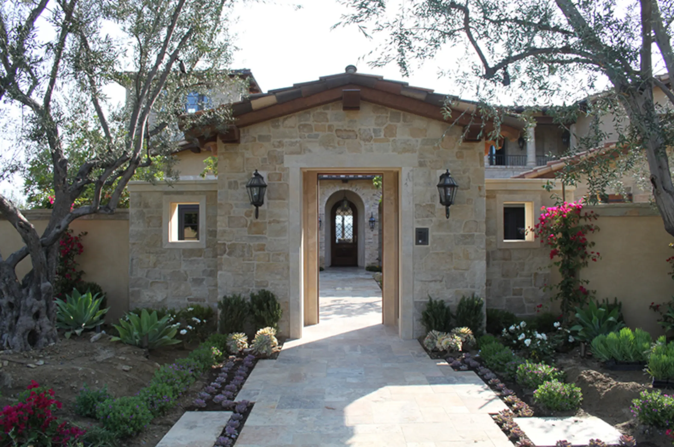 Villa Blend natural stone veneer on Tuscan style California estate